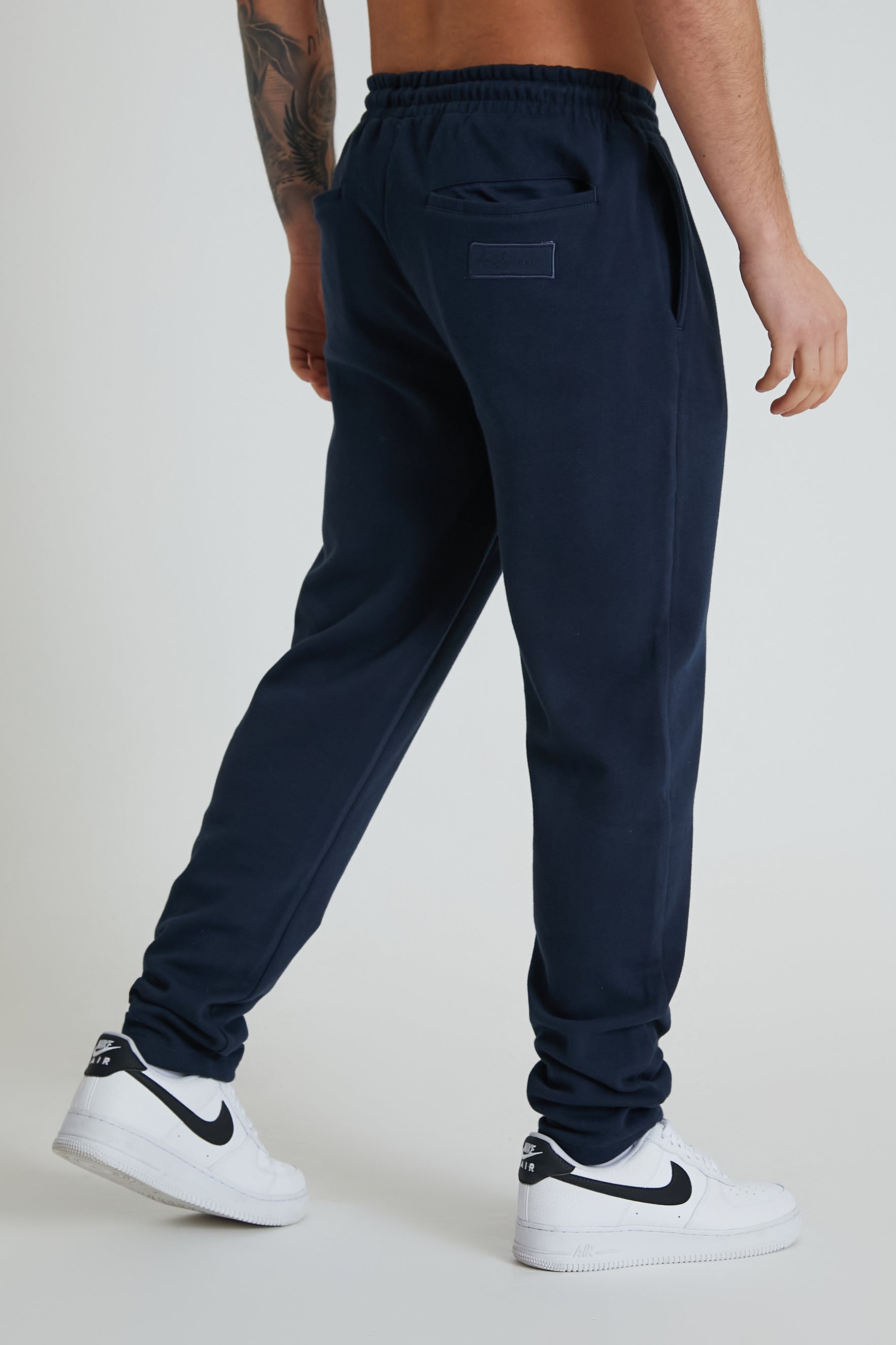 Nike air joggers in skinny fit hot sale in navy